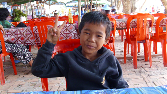 Cestopis: Kambodžské děti, už nikdy nebudete chtít slyšet Mister, only one dolar