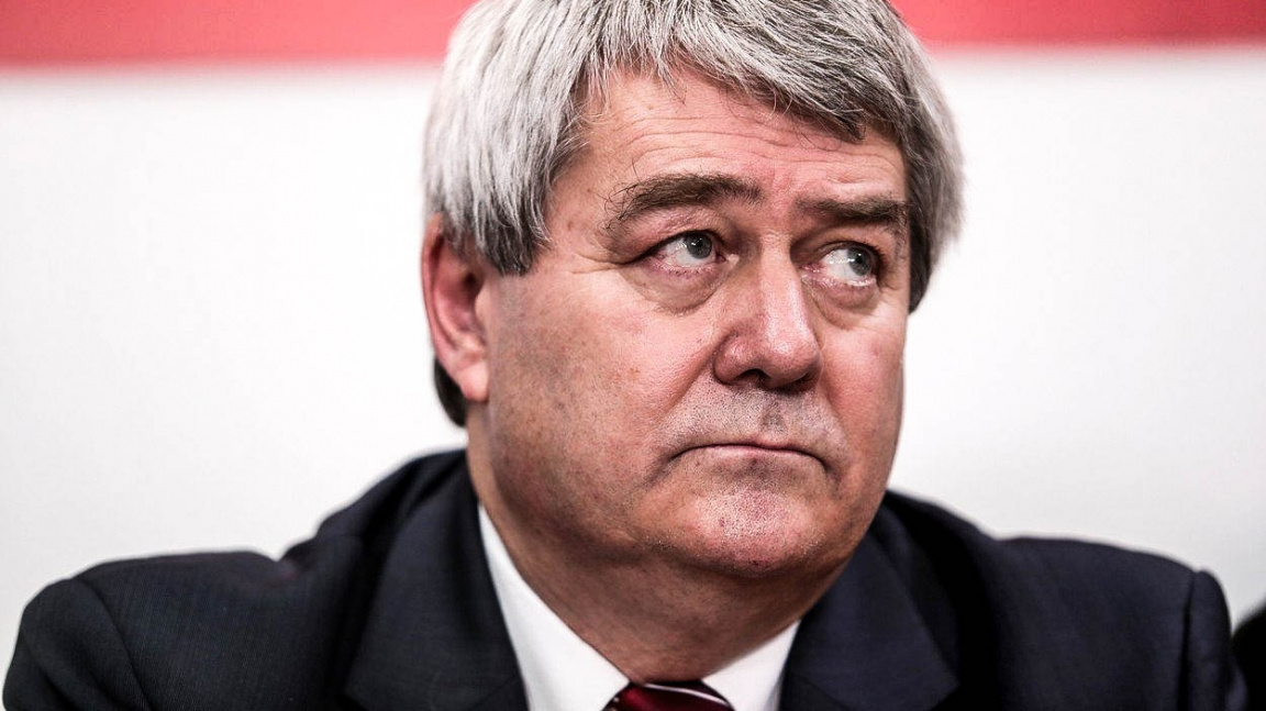 Nechci sprostého Babiše, ani hrubého premiéra, nechci vulgární divadlo ani ČT, jsem divný?