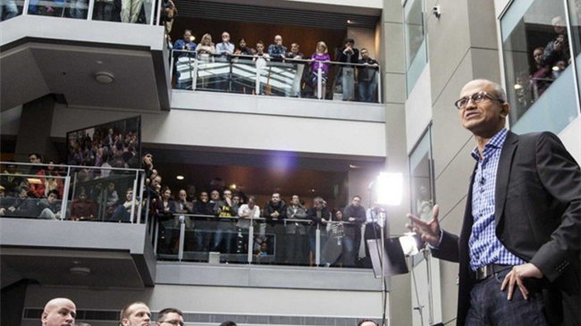 Samsung se omluvou umí postavit čelem k vybuchujícímu Note 7, narozdíl od Microsoftu