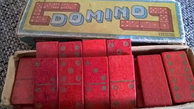 Poklady z dětství, domino na spálení a foťák, který pořídil mou první fotku