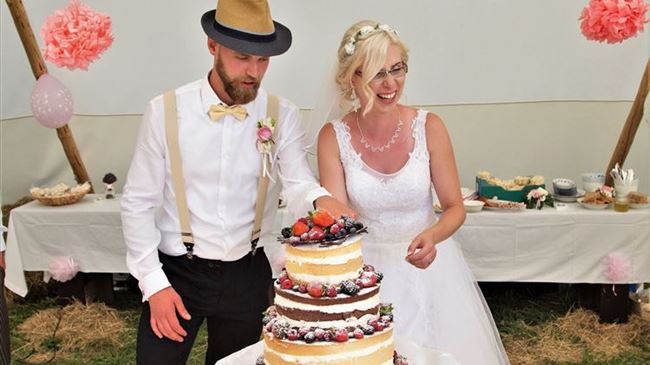 Heroický úkol roku 2017 - organizace svatby v indiánském týpí na plzeňských pastvinách